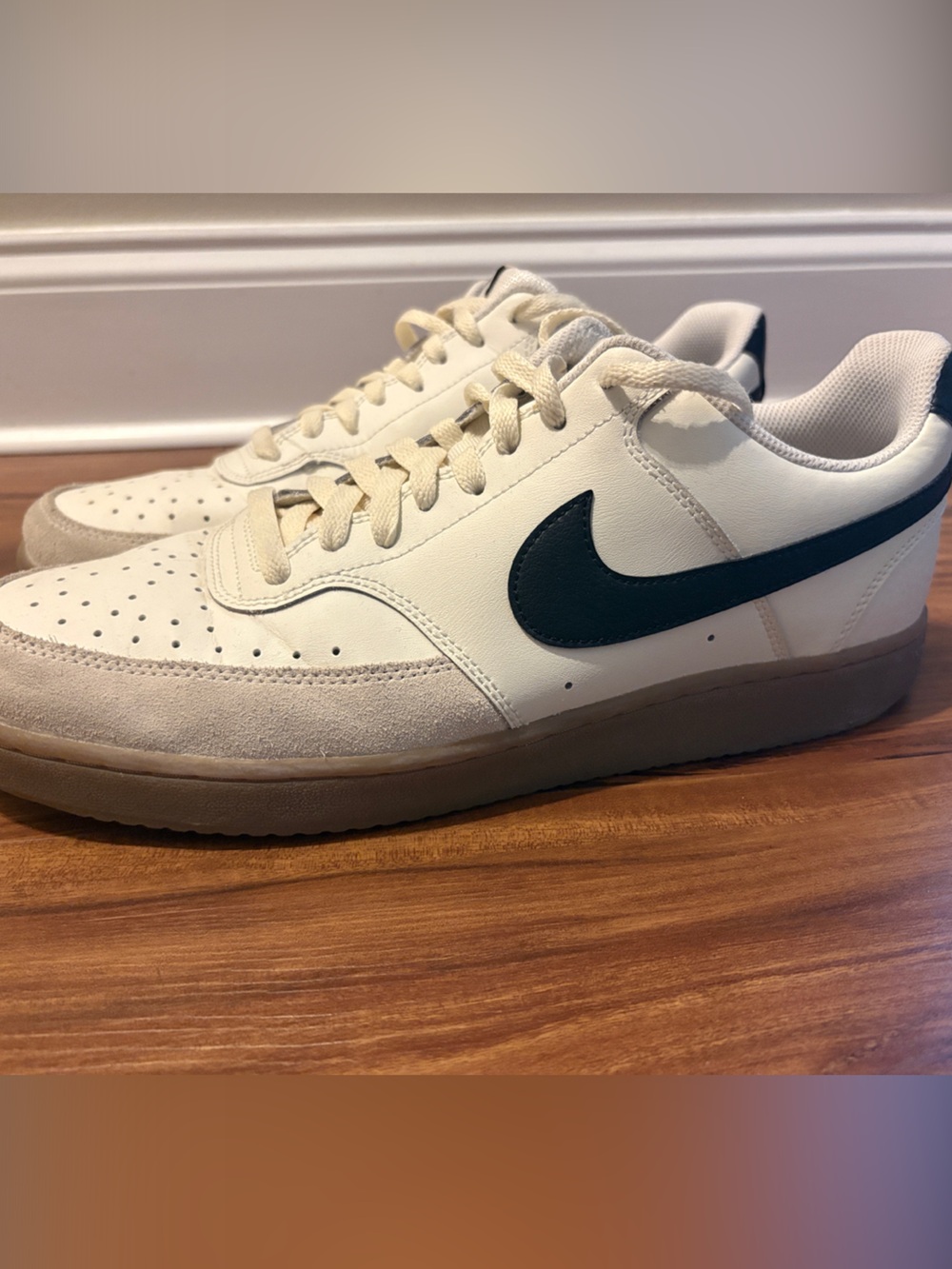 Nike Men's Low-Top Sneakers in Cream with Black Swoosh